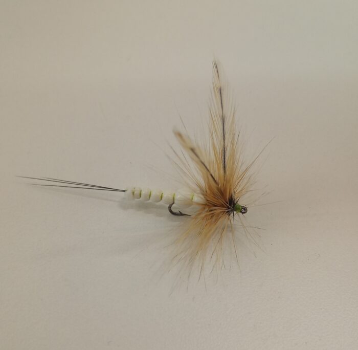 MFLY02 Mayfly/ühepäeviku imitatsioon pruunikas